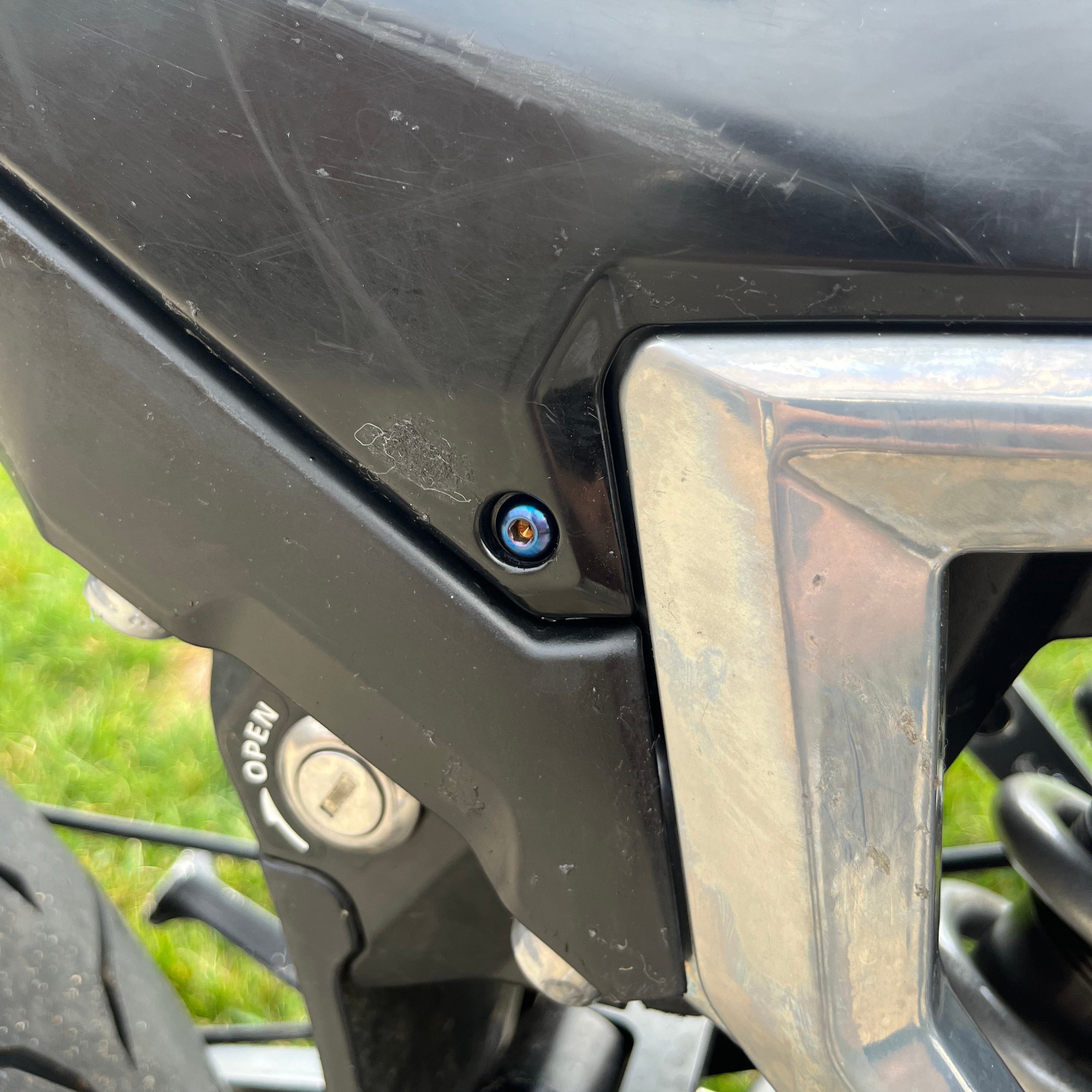 Ultra Bee Plastics (Set of 4)