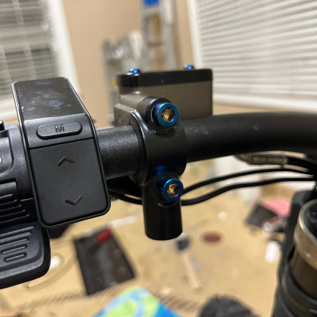 Ultra Bee Brake Mount (Set of 2)