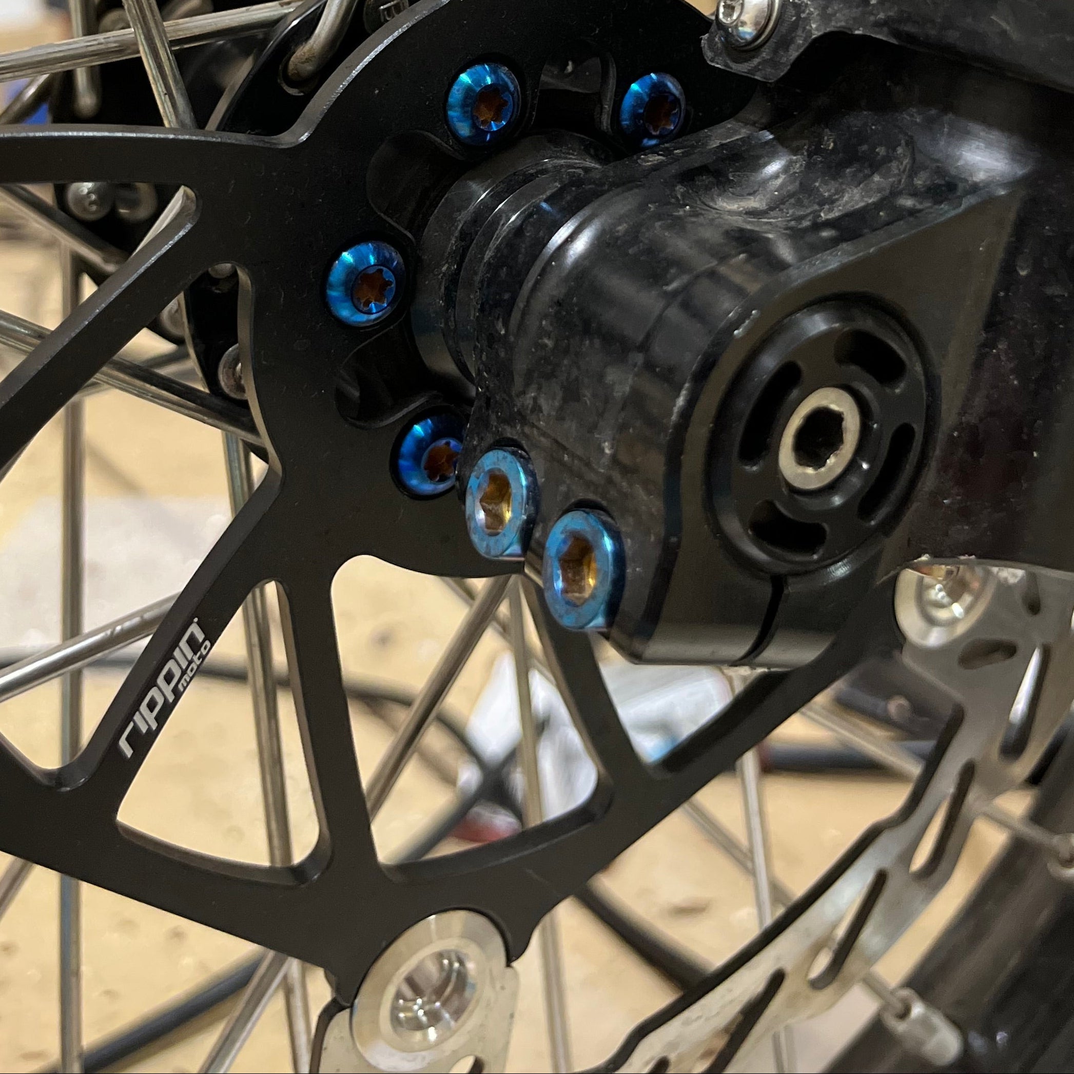 Titanium Pinch Bolts All Emotes (Set of 4)