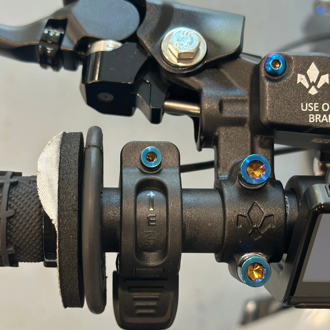 Regen Throttle Bolt (Set of 1)